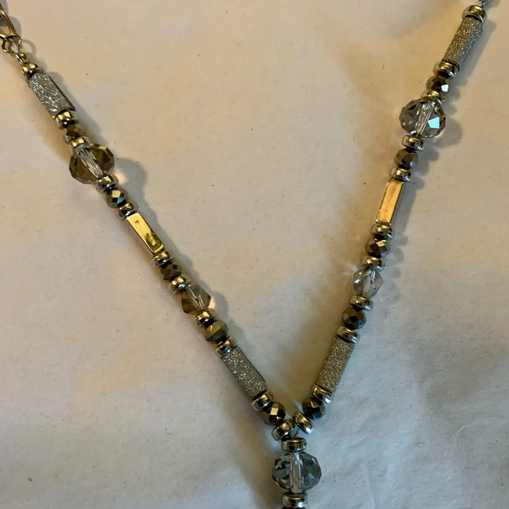 STUNNING SILVER BEADED NECKLACE W/EARRINGS❤️